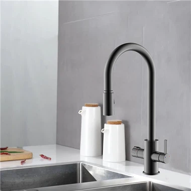 கொதிக்கும் நீர் குழாய் வெளியே இழுக்கிறது